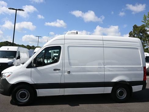 Used 2024 Mercedes-Benz Sprinter 2500 image 3