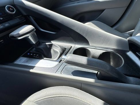 Used 2022 Hyundai Elantra SEL w/ Preferred Accessory Package FWD image 25