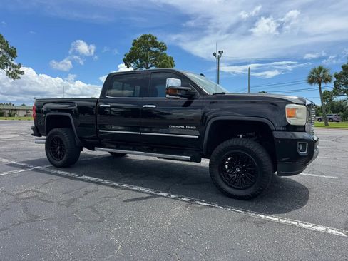 Used 2015 GMC Sierra 2500 Denali w/ Duramax Plus Package AWD/4WD image 4