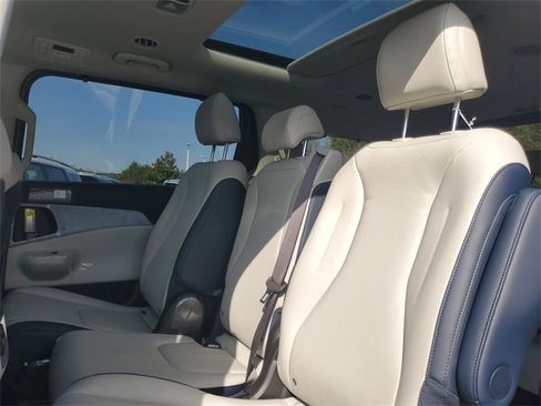 New 2026 Kia Carnival SX image 10