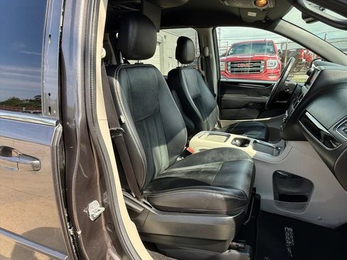 Used 2017 Dodge Grand Caravan SXT w/ Rear Park Assist Package FWD image 24
