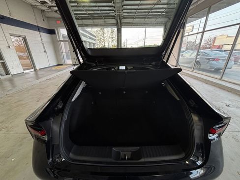 Used 2025 Toyota Prius LE image 32