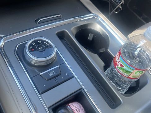 Used 2021 Ford Expedition XLT image 11