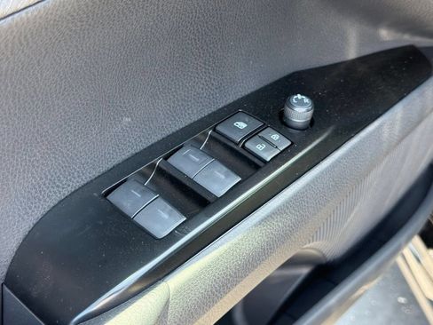 New 2026 Toyota Camry Hybrid FWD image 19