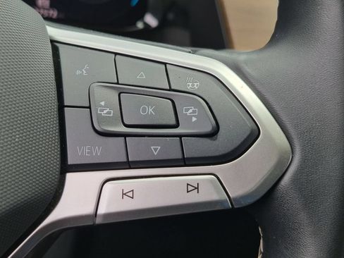 Used 2025 Volkswagen Atlas SE FWD image 21