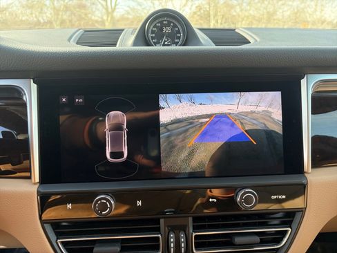 Certified 2024 Porsche Macan S image 23