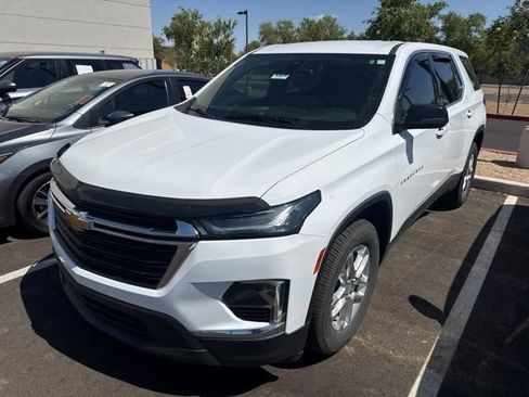 Used 2022 Chevrolet Traverse LS FWD image 2
