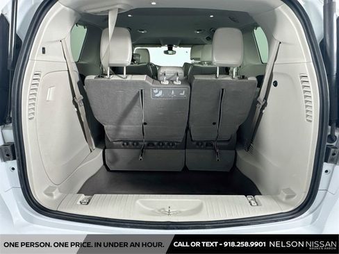 Used 2017 Chrysler Pacifica Touring-L FWD image 26