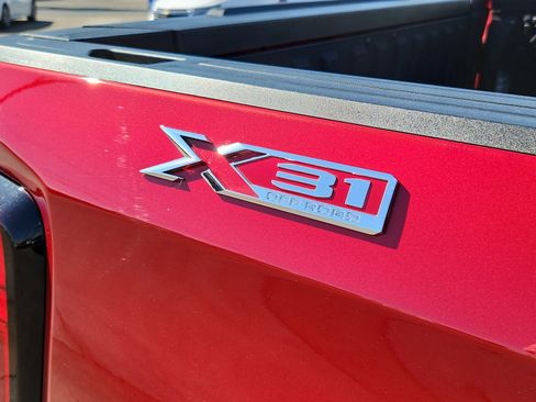 Used 2023 GMC Sierra 1500 SLT image 8