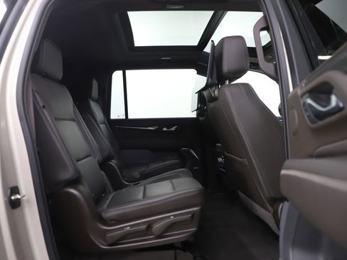Used 2022 GMC Yukon XL Denali w/ Denali Ultimate Package image 13
