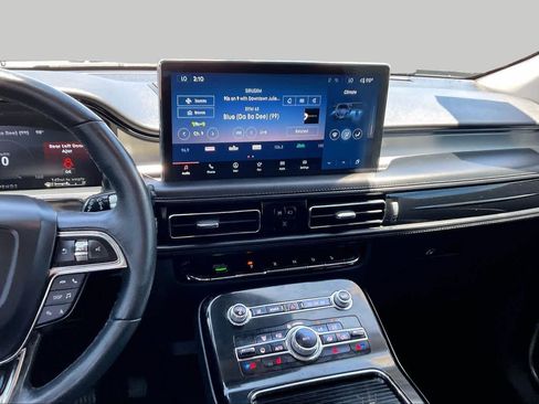 Used 2023 Lincoln Nautilus AWD w/ Premium Package image 7