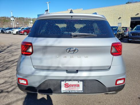 Used 2021 Hyundai Venue SEL image 24