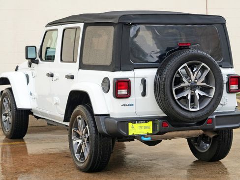 Used 2024 Jeep Wrangler Unlimited AWD/4WD image 49