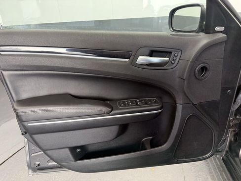 Used 2019 Chrysler 300 Limited image 24