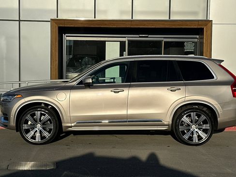 Used 2025 Volvo XC90 T8 Ultra w/ Protection Package Premier image 5