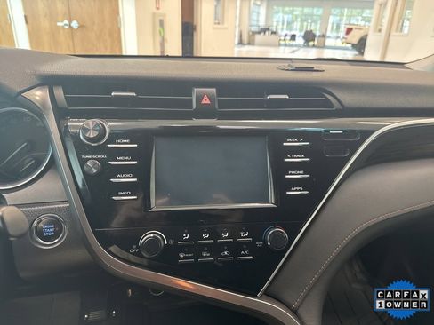 Used 2018 Toyota Camry LE image 5