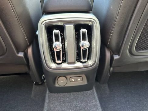 Certified 2025 Volvo XC40 B5 Plus AWD/4WD image 17
