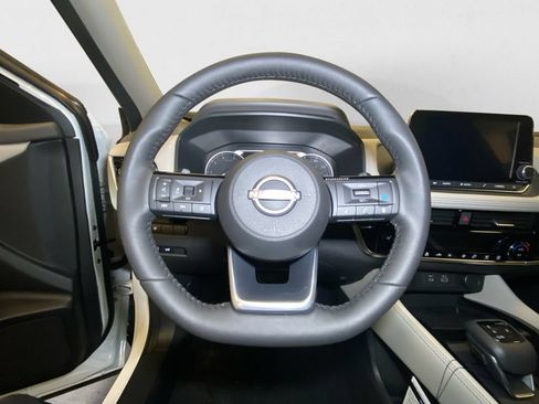 Used 2023 Nissan Rogue SL AWD/4WD image 13