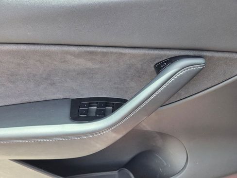 Used 2021 Tesla Model Y 2WD image 23