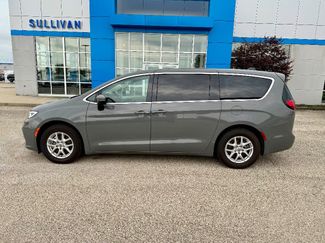 Used 2023 Chrysler Pacifica Touring-L image 1