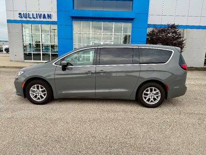 Used 2023 Chrysler Pacifica Touring-L