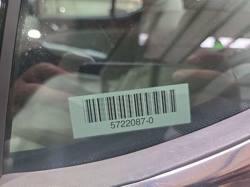 Used 2025 Genesis G70 2.5T RWD image 5