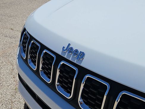 Used 2025 Jeep Compass Sport AWD/4WD image 13