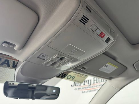 Used 2022 Volkswagen Taos SE w/ Panoramic Sunroof Package image 22