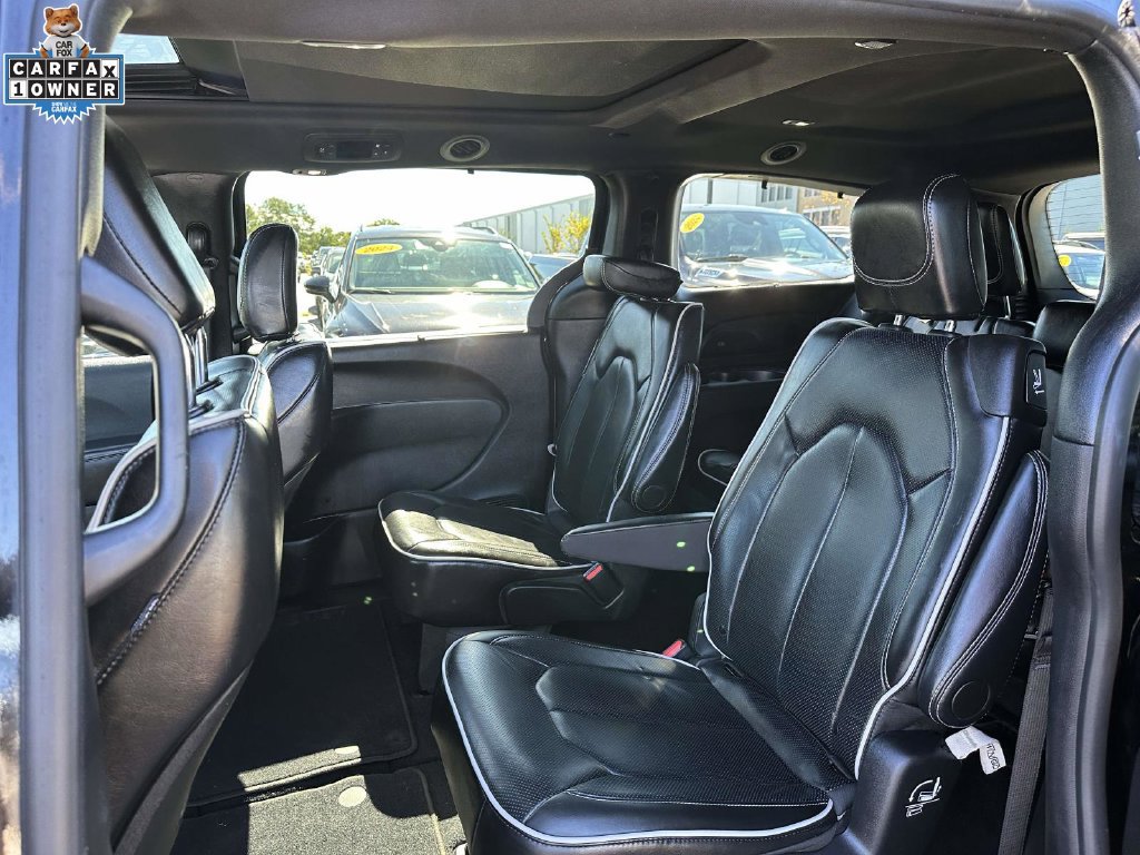Used 2025 Chrysler Pacifica Limited FWD image 10