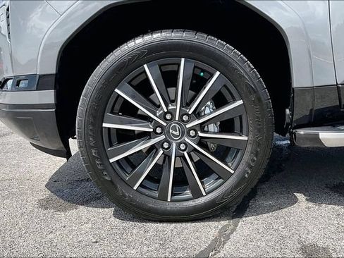 Used 2024 Lexus GX 550 w/ Accessory Package (2T) AWD/4WD image 35