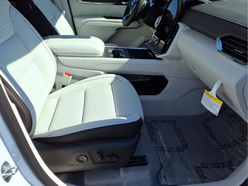 New 2026 GMC Acadia Denali w/ Super Cruise Package AWD/4WD image 27