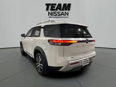 Certified 2024 Nissan Pathfinder Platinum w/ Cargo Package AWD/4WD image 4