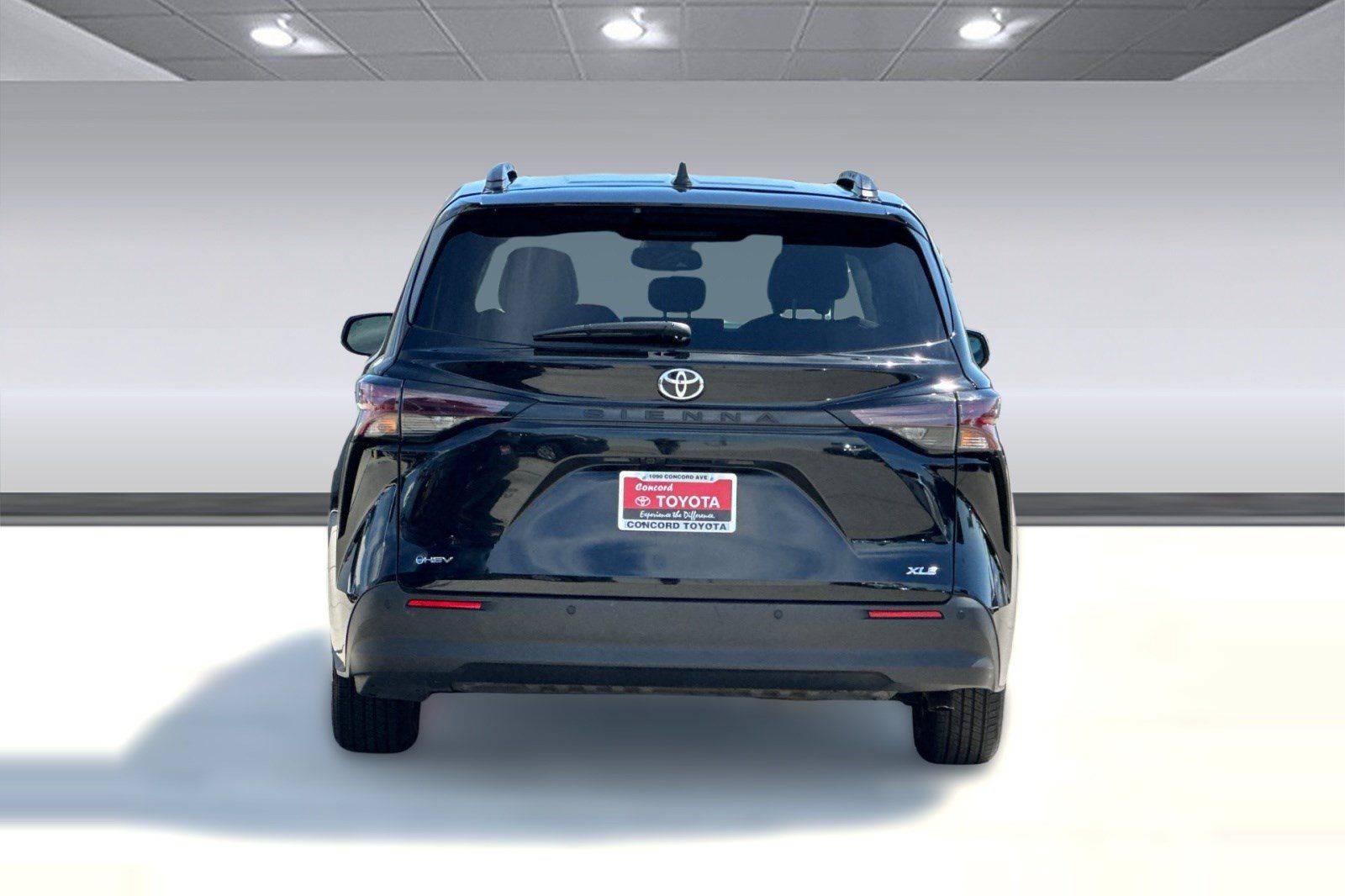 Used 2026 Toyota Sienna XLE FWD image 10