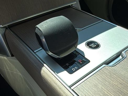 Certified 2025 Land Rover Range Rover Autobiography AWD/4WD image 16