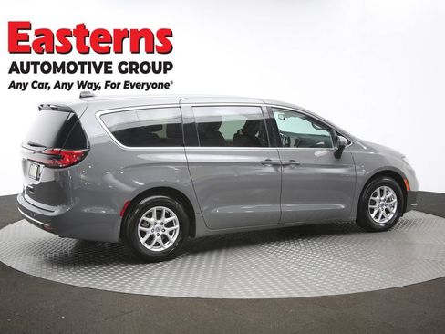 Used 2023 Chrysler Pacifica Touring-L FWD image 43