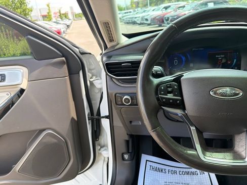 Used 2023 Ford Explorer Platinum w/ Technology Package AWD/4WD image 26