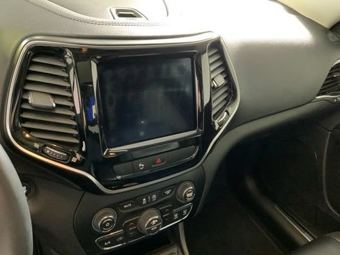 Used 2019 Jeep Cherokee Limited w/ Luxury Group AWD/4WD image 19