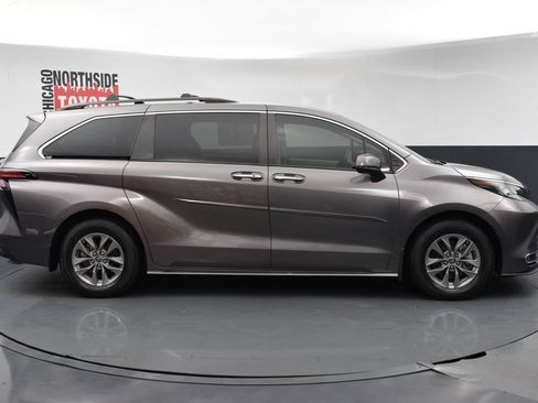 Used 2021 Toyota Sienna XLE FWD image 5