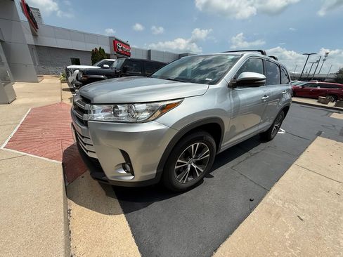 Used 2018 Toyota Highlander Plus FWD image 6