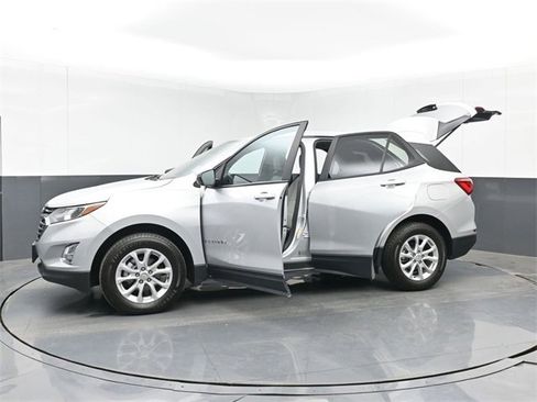 Used 2021 Chevrolet Equinox LS w/ LS Convenience Package image 52
