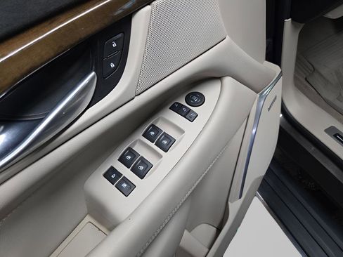 Used 2020 Cadillac Escalade Premium Luxury image 19