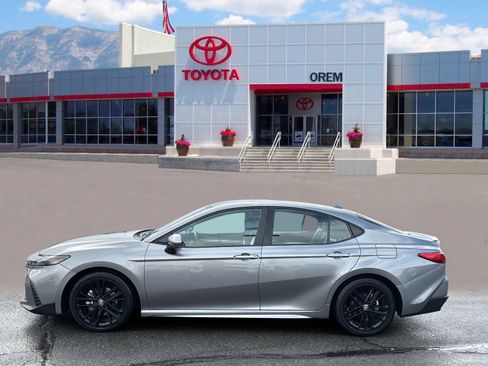 Used 2025 Toyota Camry XSE image 3