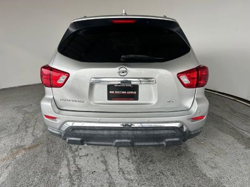 Used 2019 Nissan Pathfinder SV FWD image 4