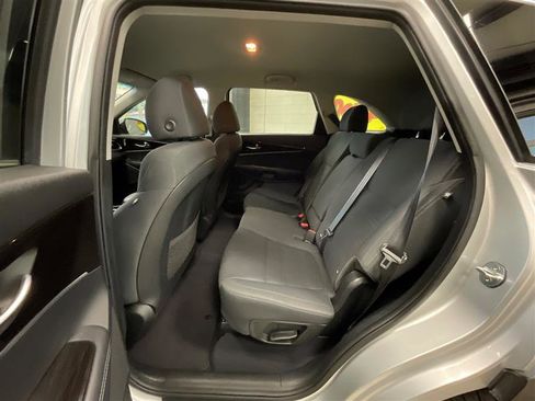 Used 2020 Kia Sorento LX image 18