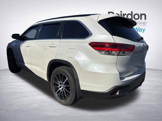 Used 2017 Toyota Highlander SE FWD image 11