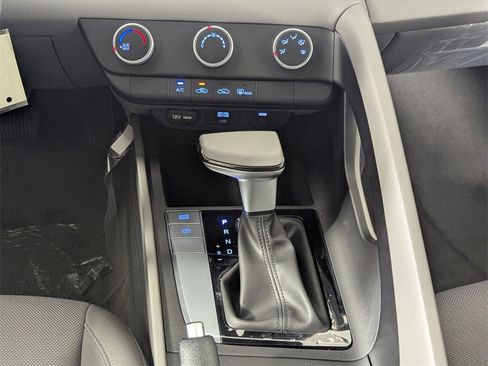 New 2025 Hyundai Elantra SE image 21