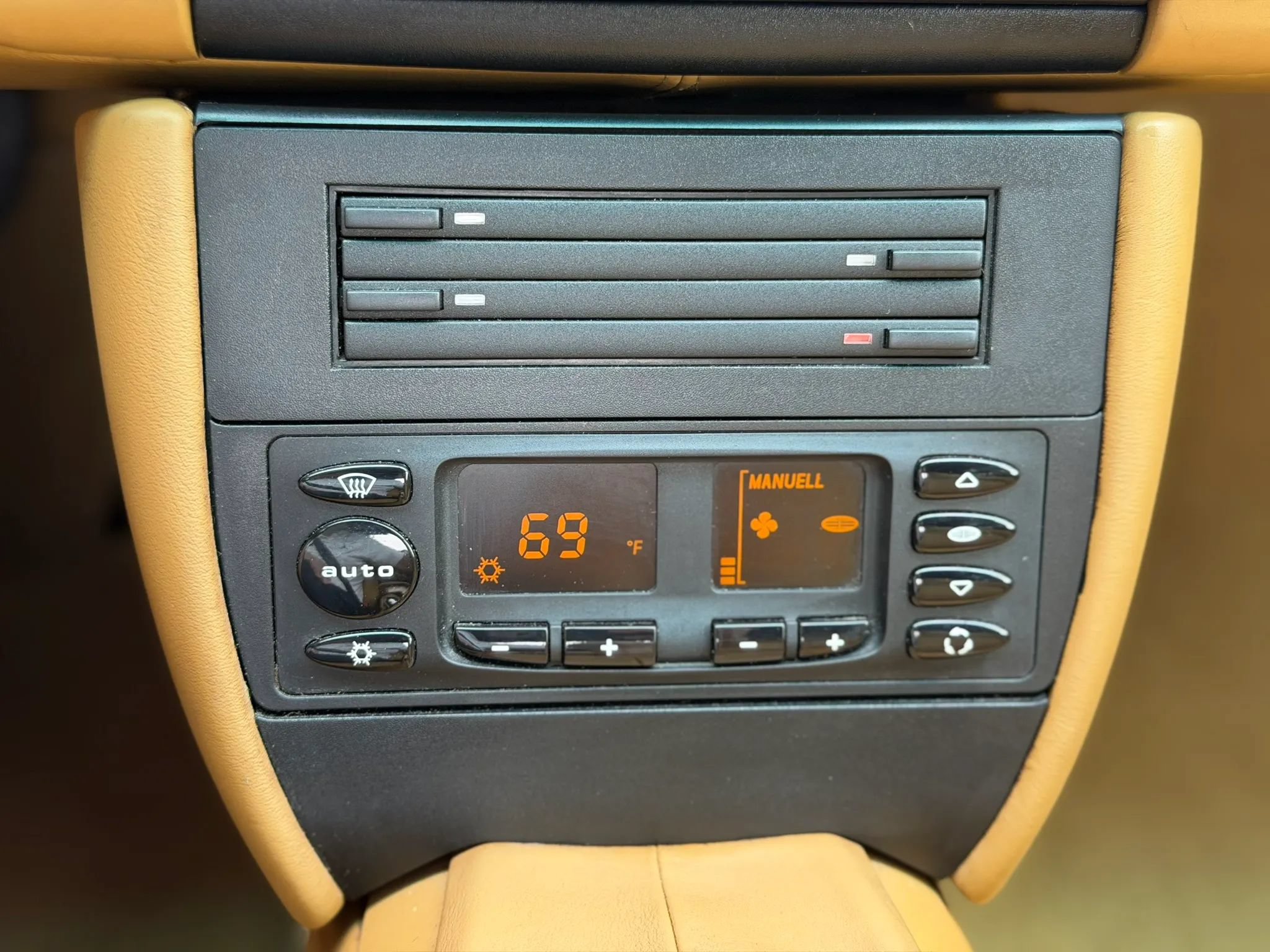 Used 2001 Porsche 911 Cabriolet image 40