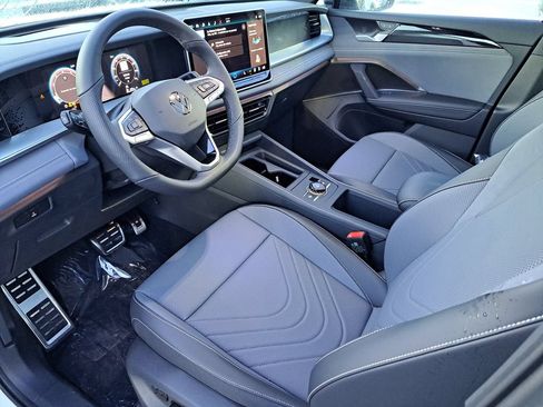 New 2026 Volkswagen Tiguan SE R-Line FWD image 6