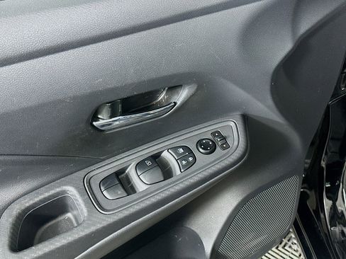 Used 2025 Nissan Versa SV image 15