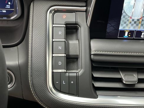 Certified 2022 GMC Yukon SLT w/ SLT Premium Package AWD/4WD image 27